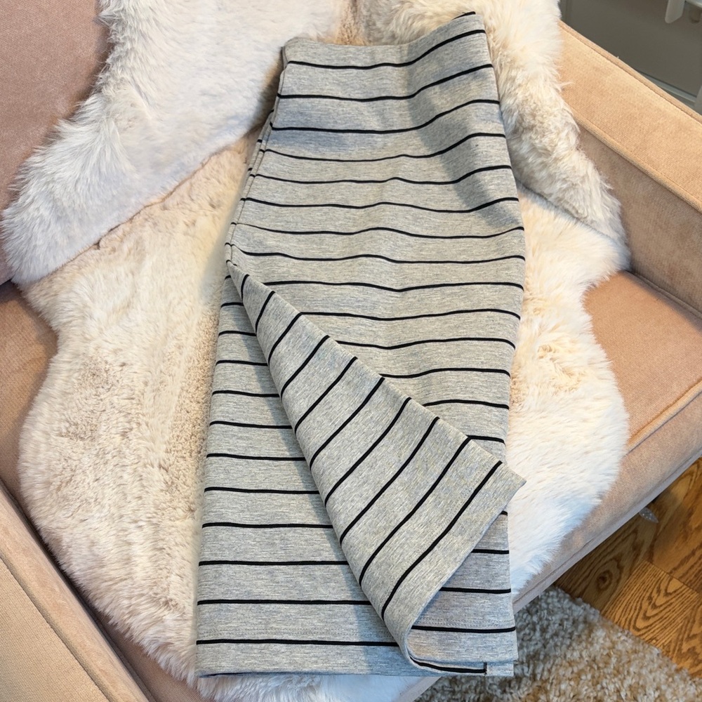 NWT Banana Republic Striped Gray Knit Skirt - Black Stripe Detail